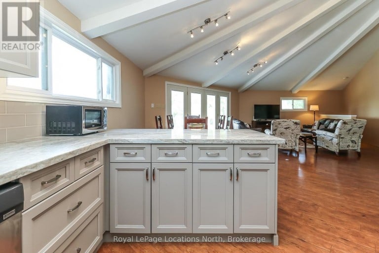 10 SUNSET COURT, Wasaga Beach, Ontario, L9Z2A9