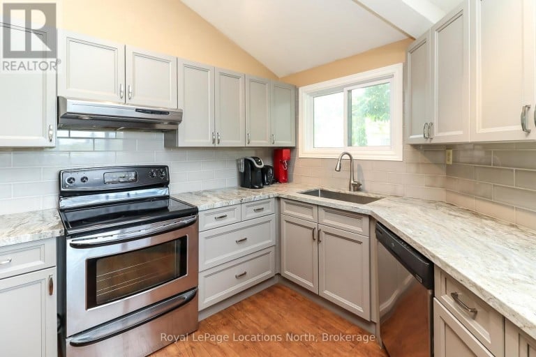 10 SUNSET COURT, Wasaga Beach, Ontario, L9Z2A9