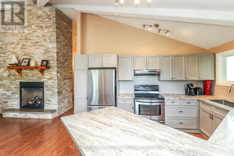 10 SUNSET COURT, Wasaga Beach, Ontario, L9Z2A9
