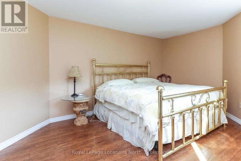 10 SUNSET COURT, Wasaga Beach, Ontario, L9Z2A9