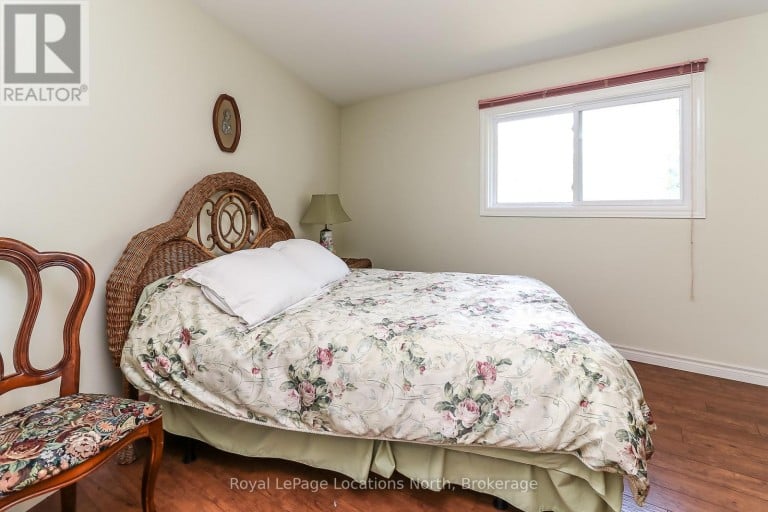 10 SUNSET COURT, Wasaga Beach, Ontario, L9Z2A9
