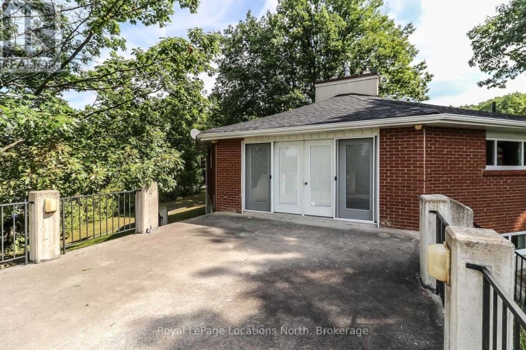 10 SUNSET COURT, Wasaga Beach, Ontario, L9Z2A9