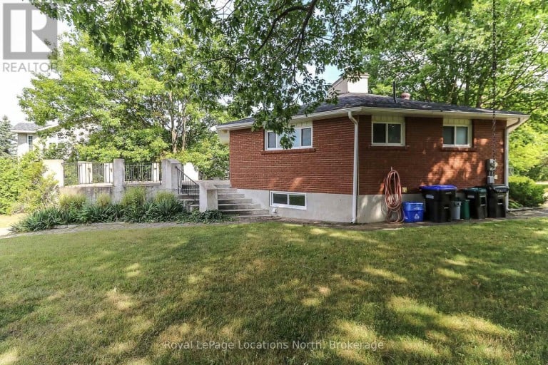 10 SUNSET COURT, Wasaga Beach, Ontario, L9Z2A9