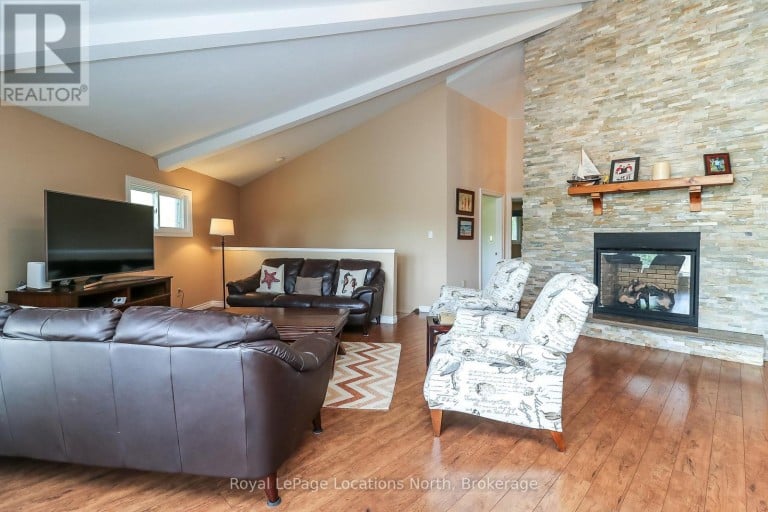 10 SUNSET COURT, Wasaga Beach, Ontario, L9Z2A9