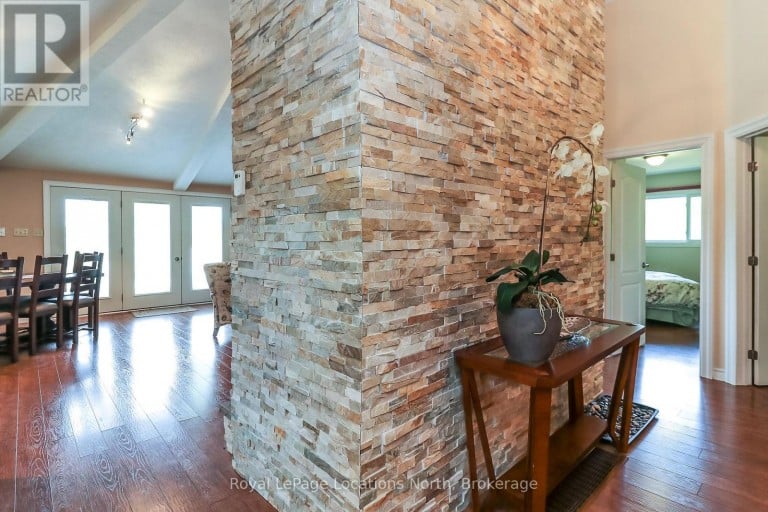 10 SUNSET COURT, Wasaga Beach, Ontario, L9Z2A9