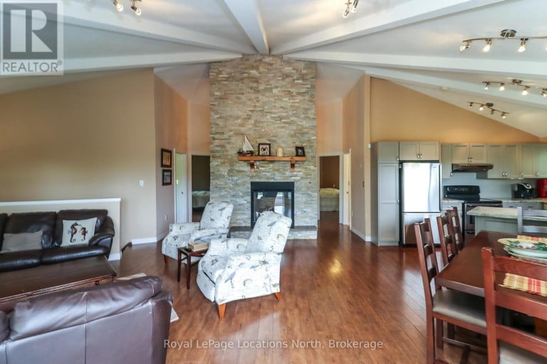 10 SUNSET COURT, Wasaga Beach, Ontario, L9Z2A9