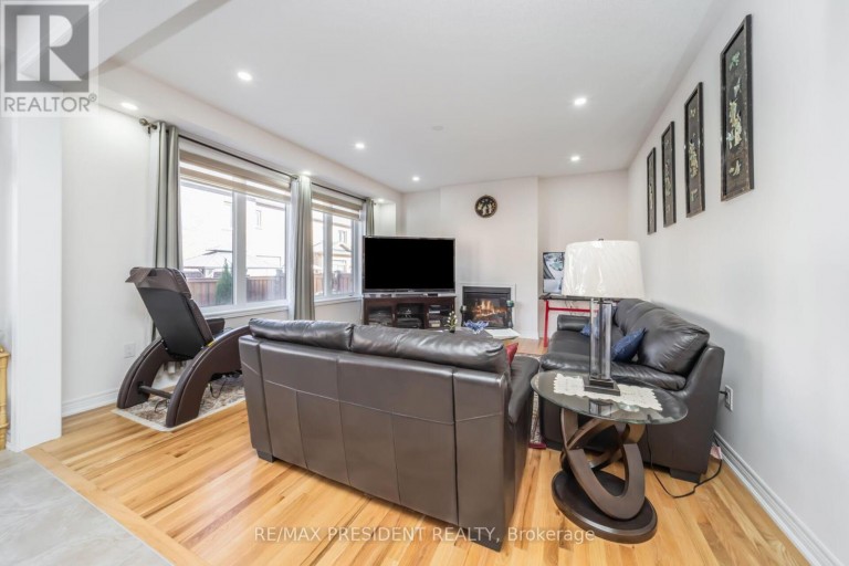 13 CLUNBURRY ROAD, Brampton (Northwest Brampton), Ontario, L7A5B4
