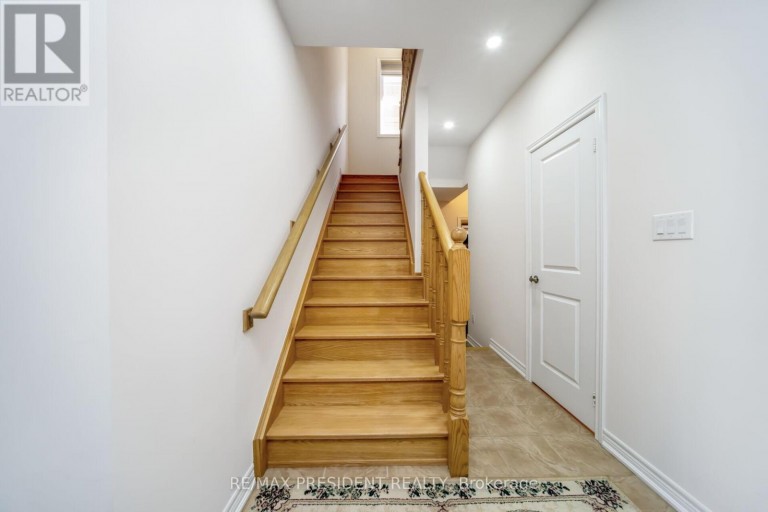 13 CLUNBURRY ROAD, Brampton (Northwest Brampton), Ontario, L7A5B4