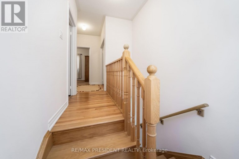 13 CLUNBURRY ROAD, Brampton (Northwest Brampton), Ontario, L7A5B4
