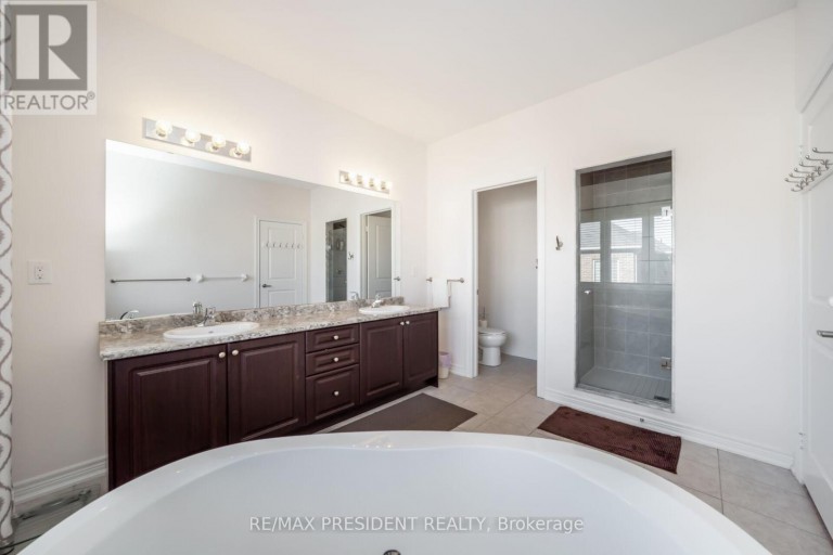 13 CLUNBURRY ROAD, Brampton (Northwest Brampton), Ontario, L7A5B4
