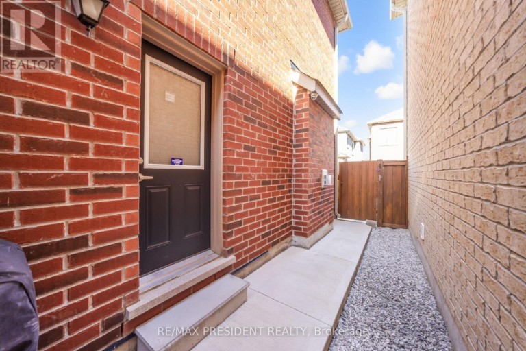 13 CLUNBURRY ROAD, Brampton (Northwest Brampton), Ontario, L7A5B4