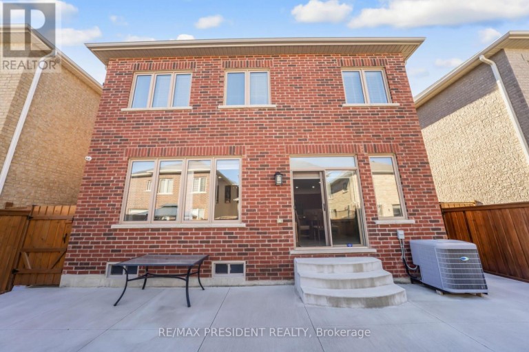 13 CLUNBURRY ROAD, Brampton (Northwest Brampton), Ontario, L7A5B4