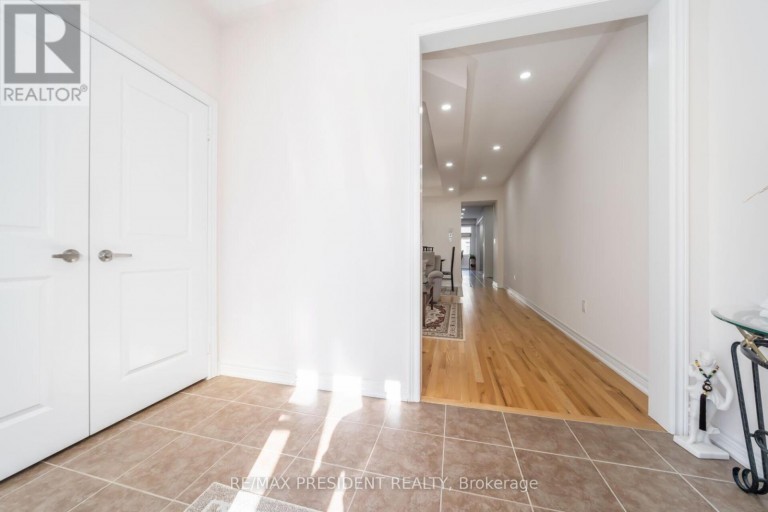 13 CLUNBURRY ROAD, Brampton (Northwest Brampton), Ontario, L7A5B4