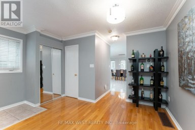 28 SHINING STAR CRESCENT Toronto (Mount Dennis) Ontario photo 11