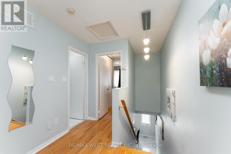 28 SHINING STAR CRESCENT, Toronto (Mount Dennis), Ontario, M6M5L6