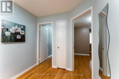 28 SHINING STAR CRESCENT Toronto (Mount Dennis) Ontario photo 22
