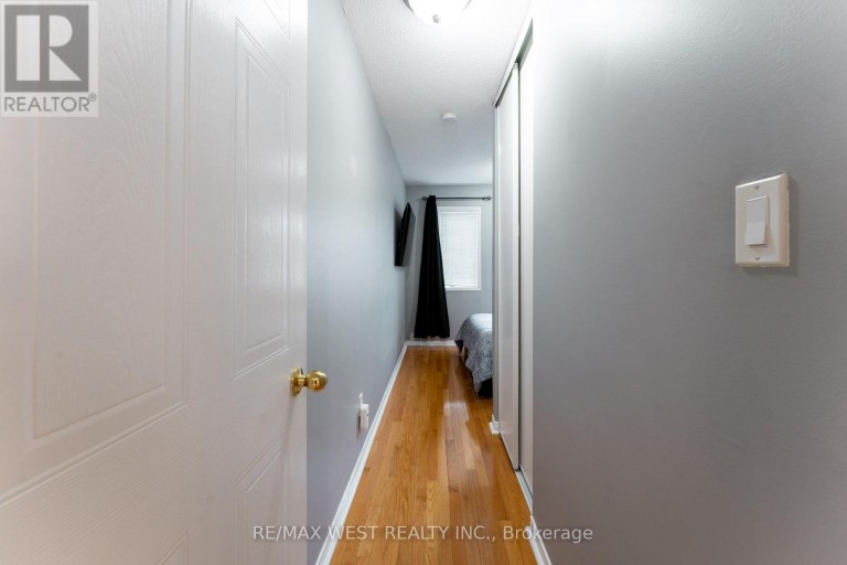 28 SHINING STAR CRESCENT, Toronto (Mount Dennis), Ontario, M6M5L6