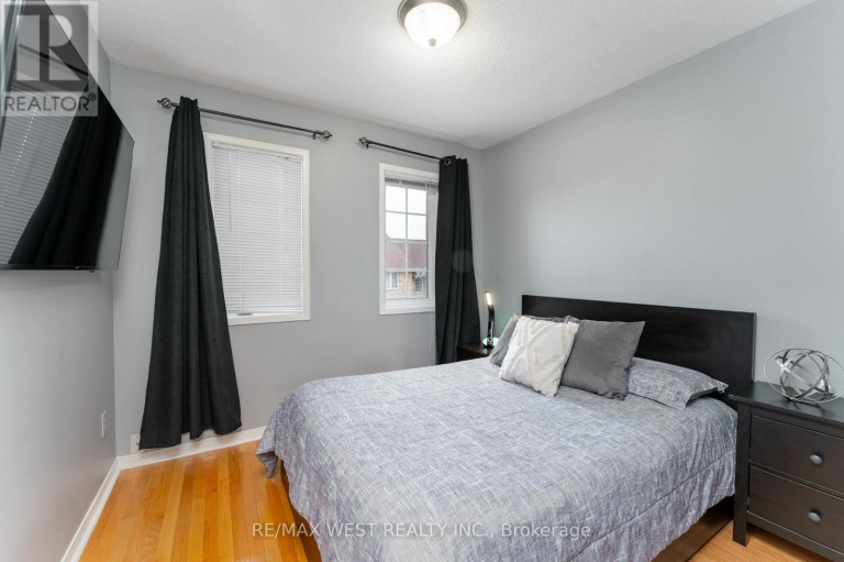 28 SHINING STAR CRESCENT, Toronto (Mount Dennis), Ontario, M6M5L6