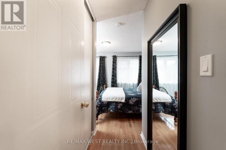 28 SHINING STAR CRESCENT, Toronto (Mount Dennis), Ontario, M6M5L6