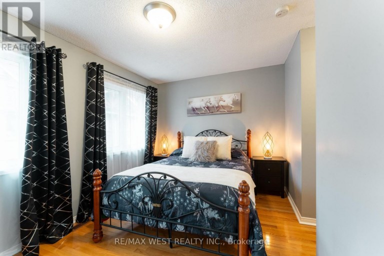 28 SHINING STAR CRESCENT, Toronto (Mount Dennis), Ontario, M6M5L6
