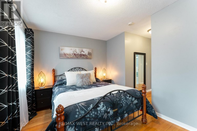 28 SHINING STAR CRESCENT, Toronto (Mount Dennis), Ontario, M6M5L6