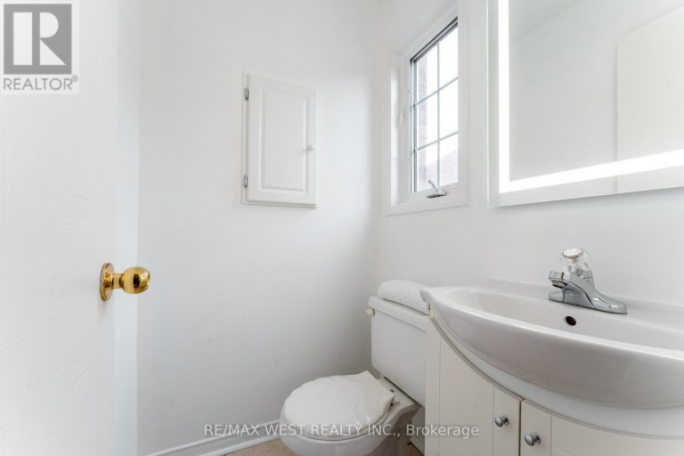 28 SHINING STAR CRESCENT, Toronto (Mount Dennis), Ontario, M6M5L6