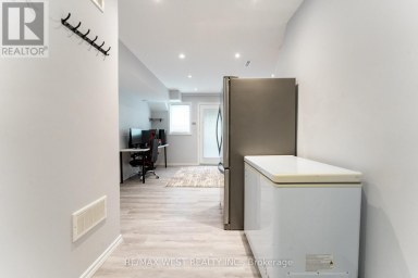 28 SHINING STAR CRESCENT Toronto (Mount Dennis) Ontario photo 36