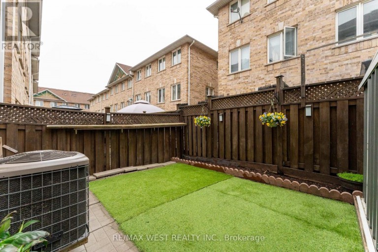 28 SHINING STAR CRESCENT, Toronto (Mount Dennis), Ontario, M6M5L6