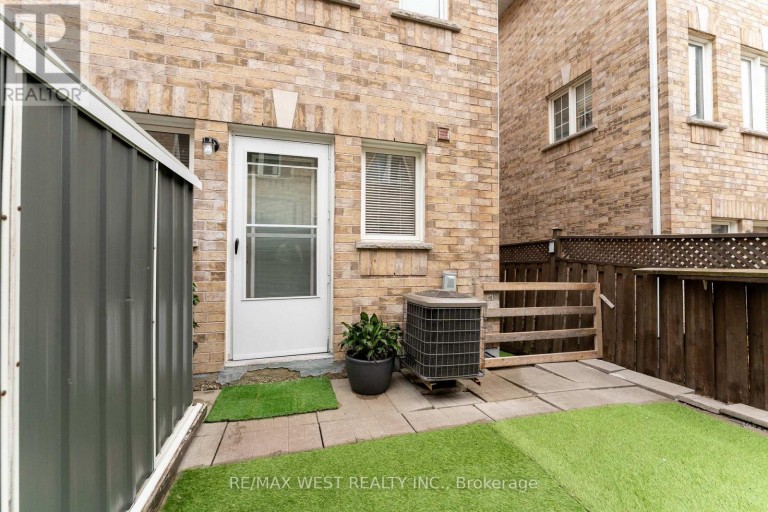 28 SHINING STAR CRESCENT, Toronto (Mount Dennis), Ontario, M6M5L6