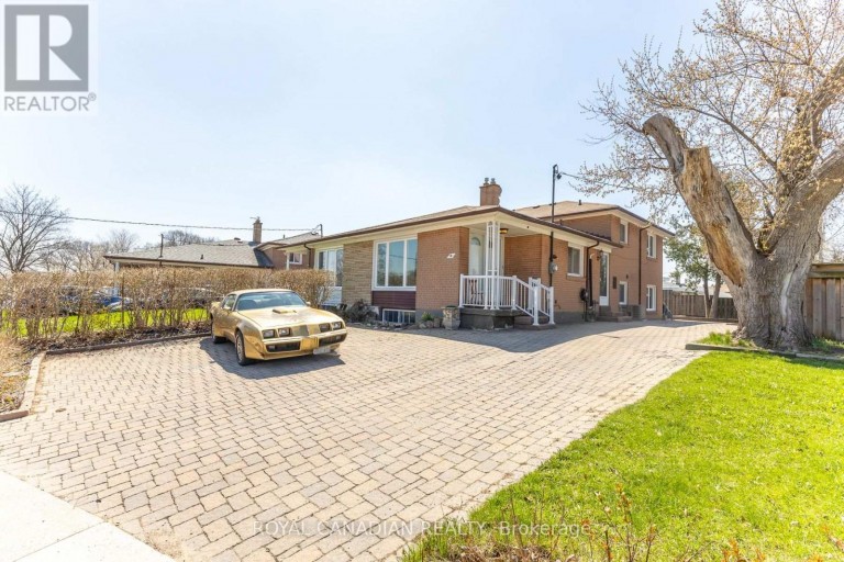 16 GAMBELLO CRESCENT, Toronto (York University Heights), Ontario, M3J1W3