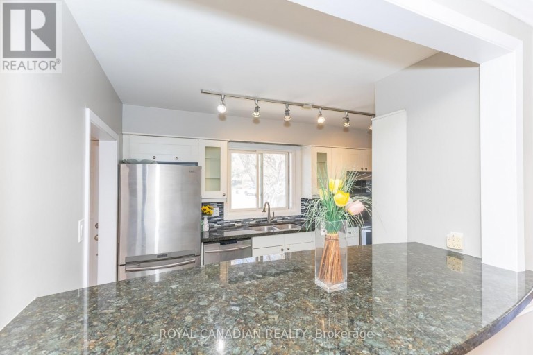 16 GAMBELLO CRESCENT, Toronto (York University Heights), Ontario, M3J1W3