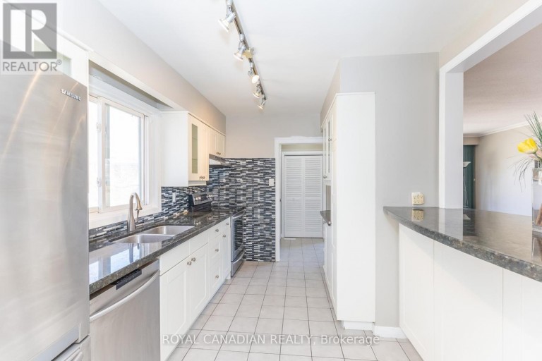 16 GAMBELLO CRESCENT, Toronto (York University Heights), Ontario, M3J1W3