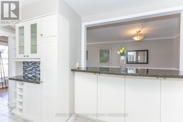 16 GAMBELLO CRESCENT, Toronto (York University Heights), Ontario, M3J1W3