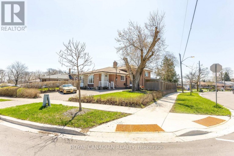 16 GAMBELLO CRESCENT, Toronto (York University Heights), Ontario, M3J1W3