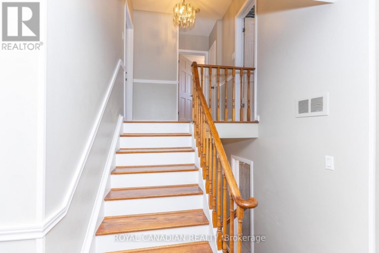16 GAMBELLO CRESCENT, Toronto (York University Heights), Ontario, M3J1W3