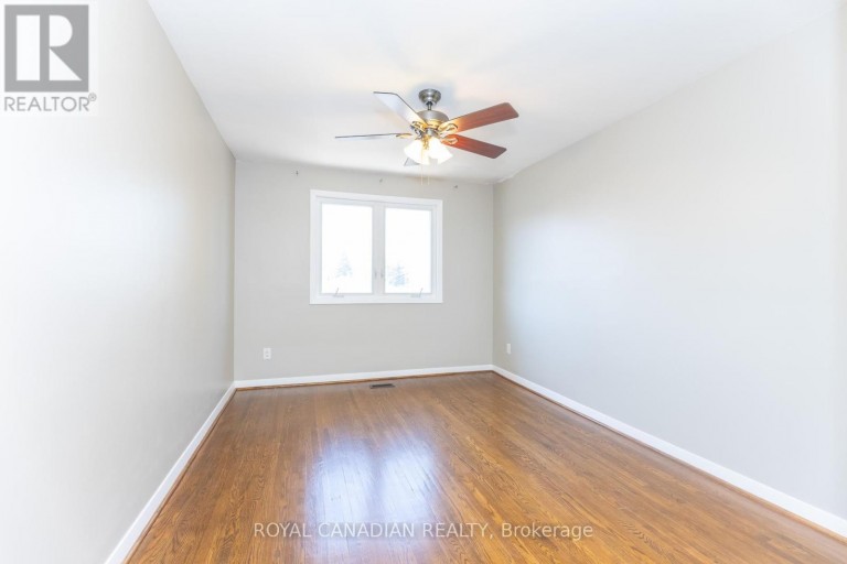 16 GAMBELLO CRESCENT, Toronto (York University Heights), Ontario, M3J1W3