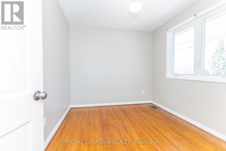 16 GAMBELLO CRESCENT, Toronto (York University Heights), Ontario, M3J1W3