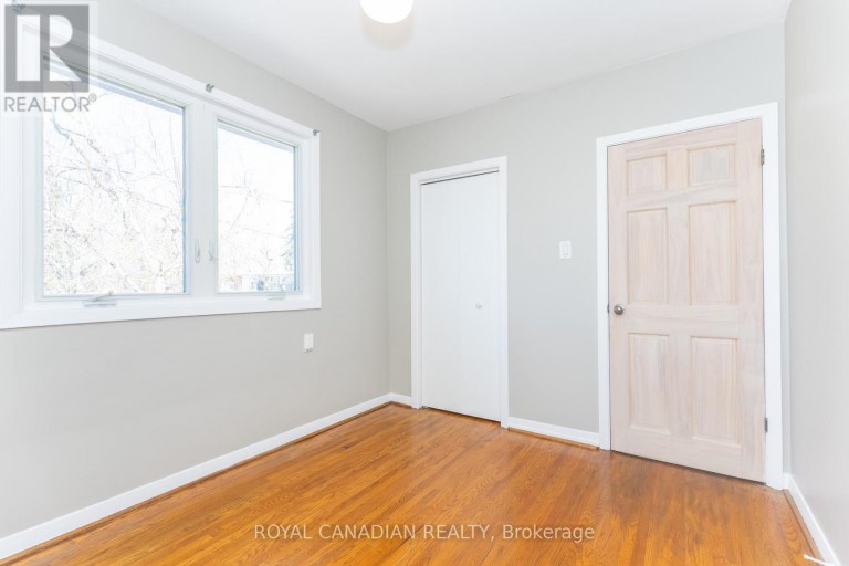 16 GAMBELLO CRESCENT, Toronto (York University Heights), Ontario, M3J1W3
