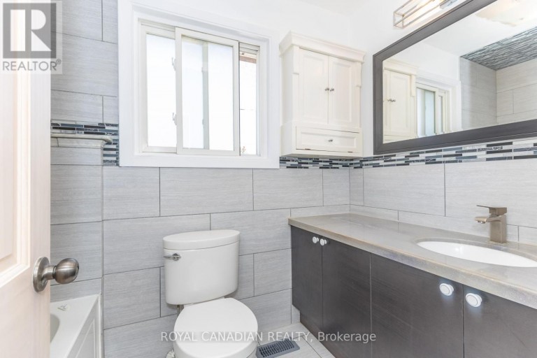 16 GAMBELLO CRESCENT, Toronto (York University Heights), Ontario, M3J1W3