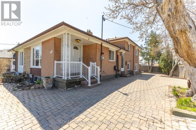 16 GAMBELLO CRESCENT, Toronto (York University Heights), Ontario, M3J1W3