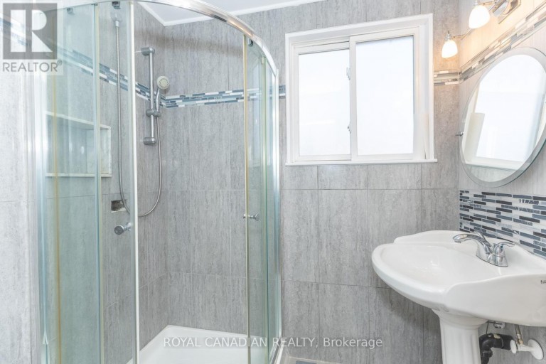 16 GAMBELLO CRESCENT, Toronto (York University Heights), Ontario, M3J1W3
