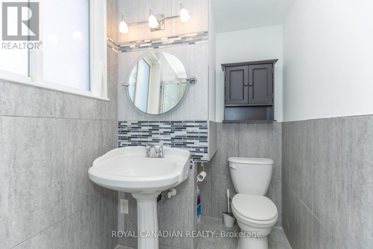 16 GAMBELLO CRESCENT, Toronto (York University Heights), Ontario, M3J1W3