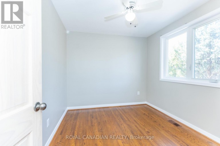 16 GAMBELLO CRESCENT, Toronto (York University Heights), Ontario, M3J1W3