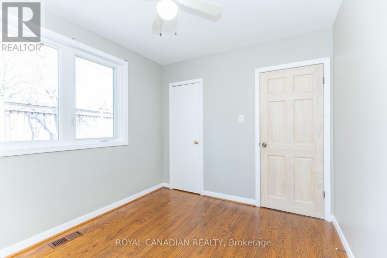 16 GAMBELLO CRESCENT, Toronto (York University Heights), Ontario, M3J1W3