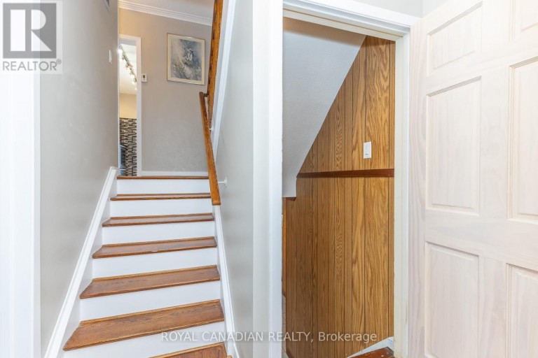 16 GAMBELLO CRESCENT, Toronto (York University Heights), Ontario, M3J1W3