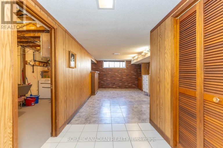 16 GAMBELLO CRESCENT, Toronto (York University Heights), Ontario, M3J1W3