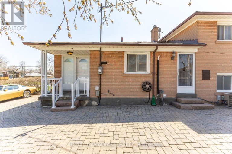 16 GAMBELLO CRESCENT, Toronto (York University Heights), Ontario, M3J1W3