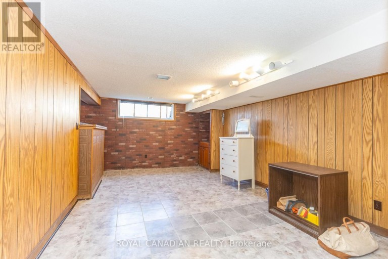 16 GAMBELLO CRESCENT, Toronto (York University Heights), Ontario, M3J1W3