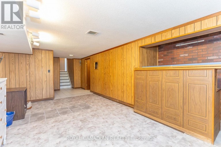 16 GAMBELLO CRESCENT, Toronto (York University Heights), Ontario, M3J1W3