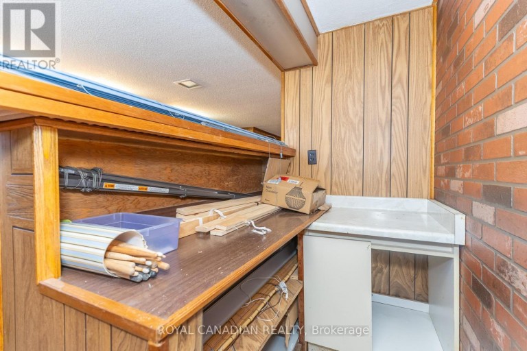 16 GAMBELLO CRESCENT, Toronto (York University Heights), Ontario, M3J1W3